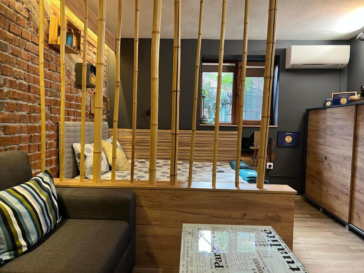 Garden Apartment *
